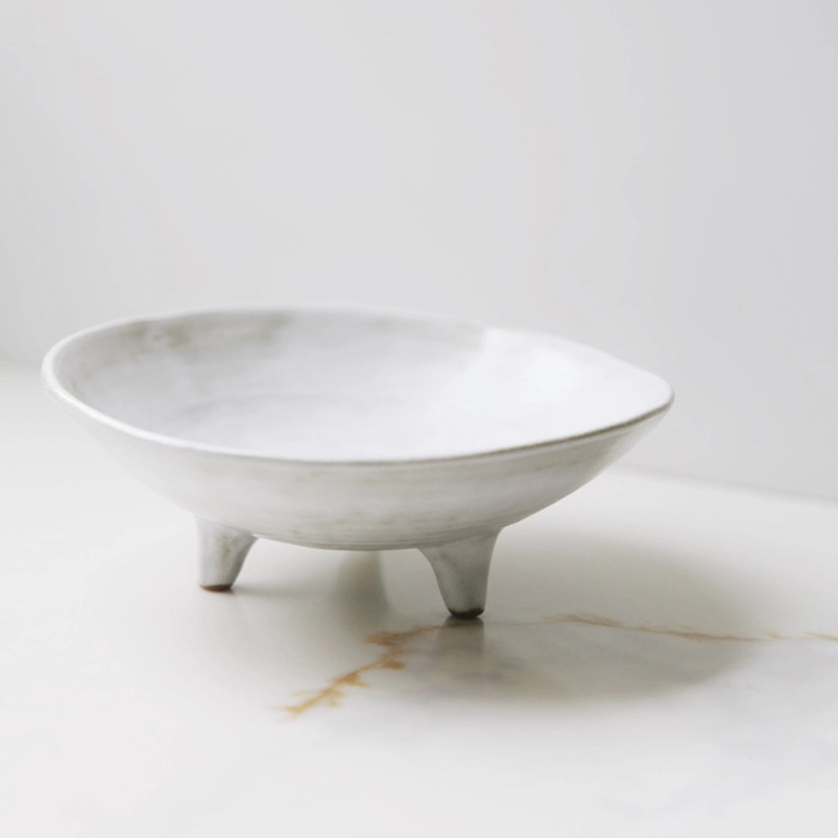 CERAMIC FOOTED BOWLS