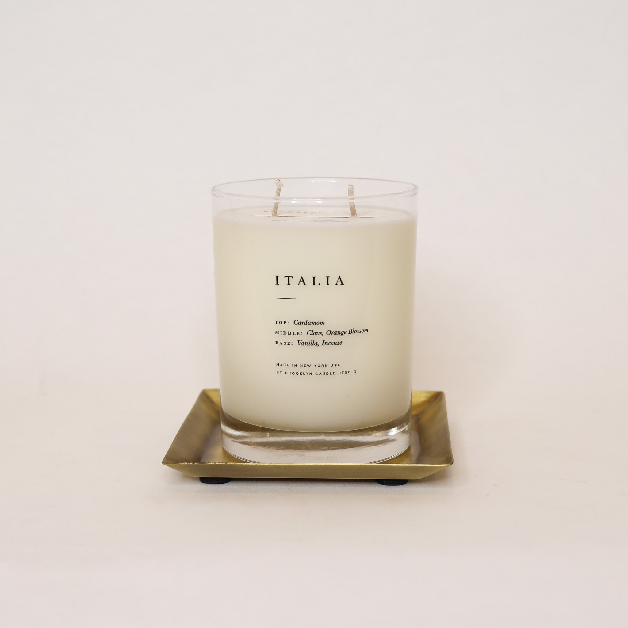 Candle labeled 'Italia' on a white background