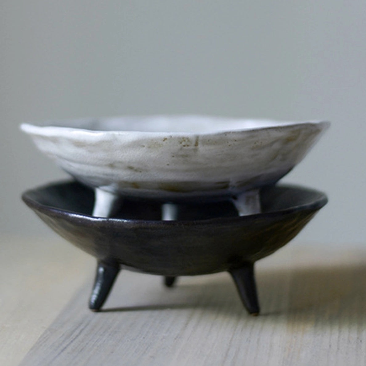 CERAMIC FOOTED BOWLS