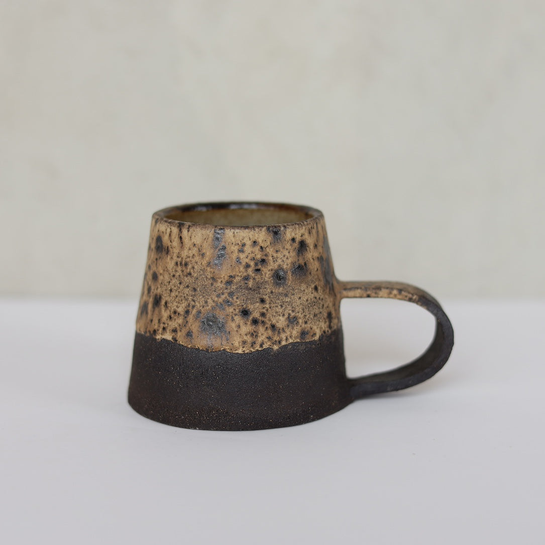 DARK SPECKLED MUG