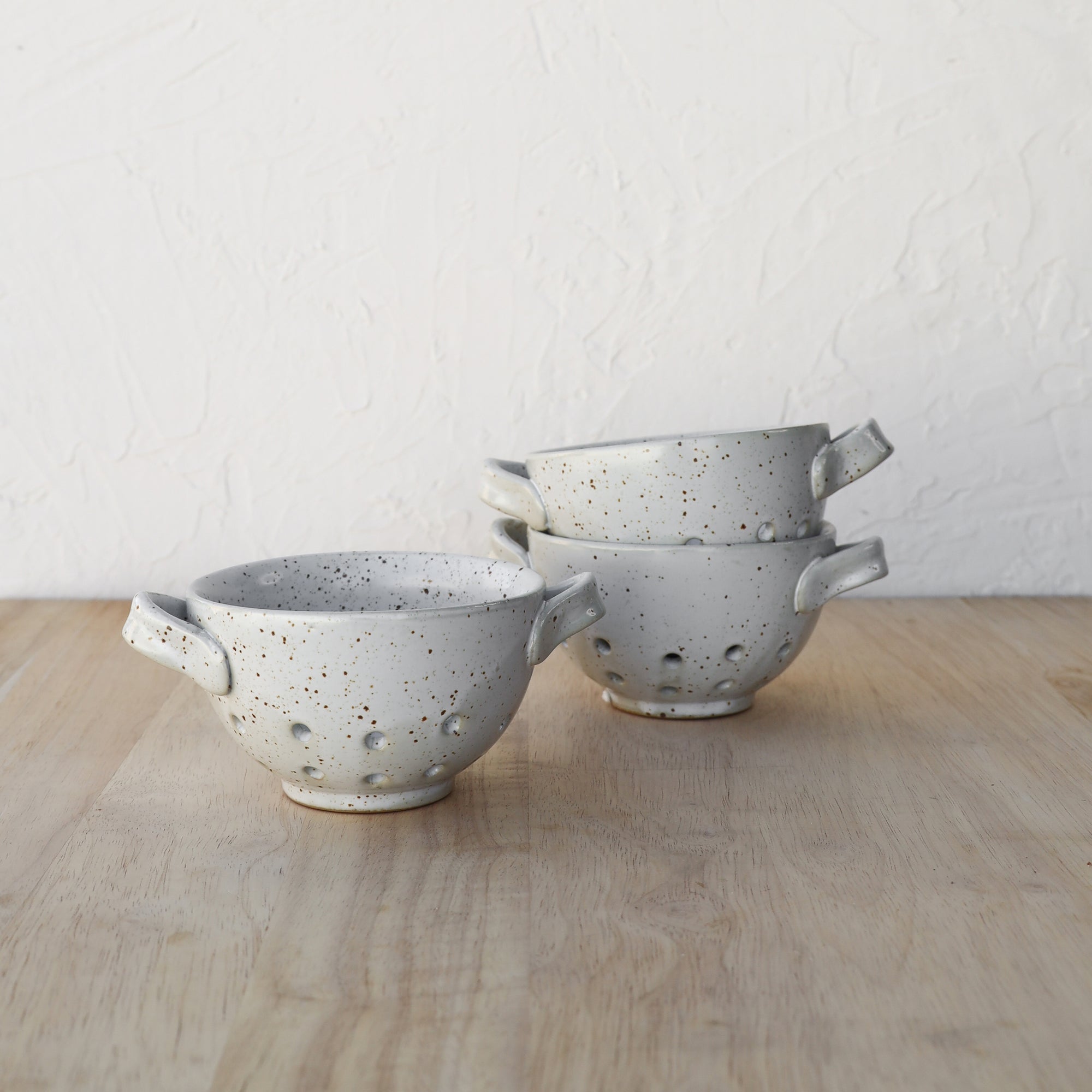 HANDLED STONEWARE BERRY BOWL