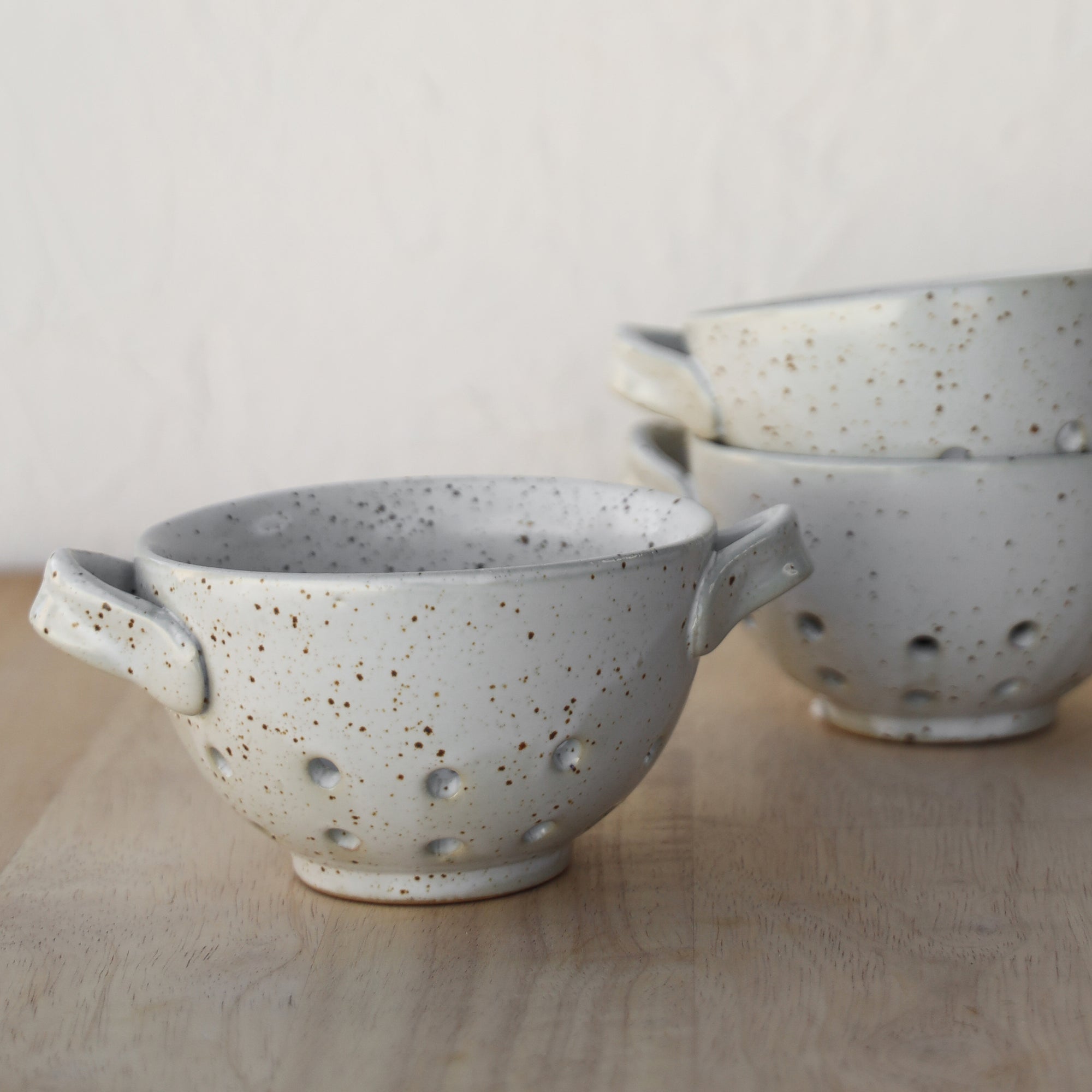 HANDLED STONEWARE BERRY BOWL
