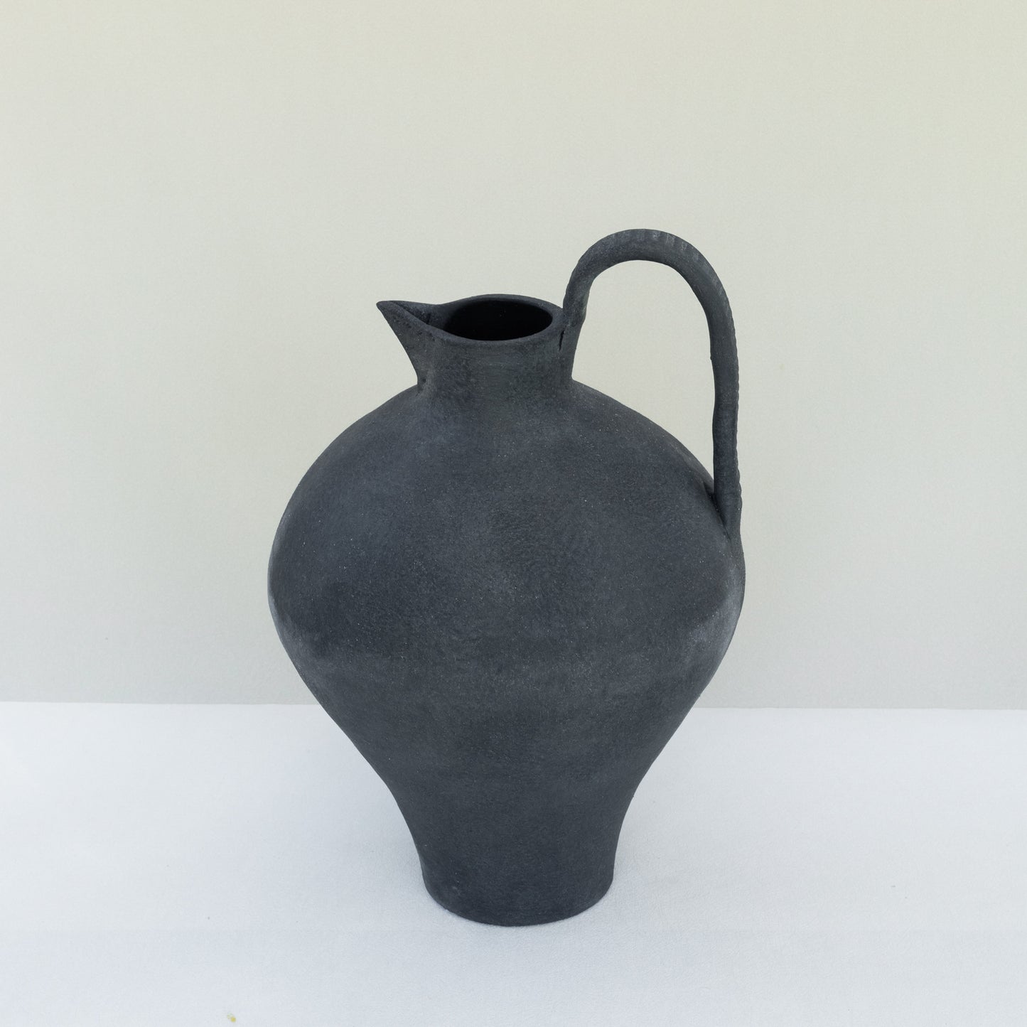 RAVI JUG VASE