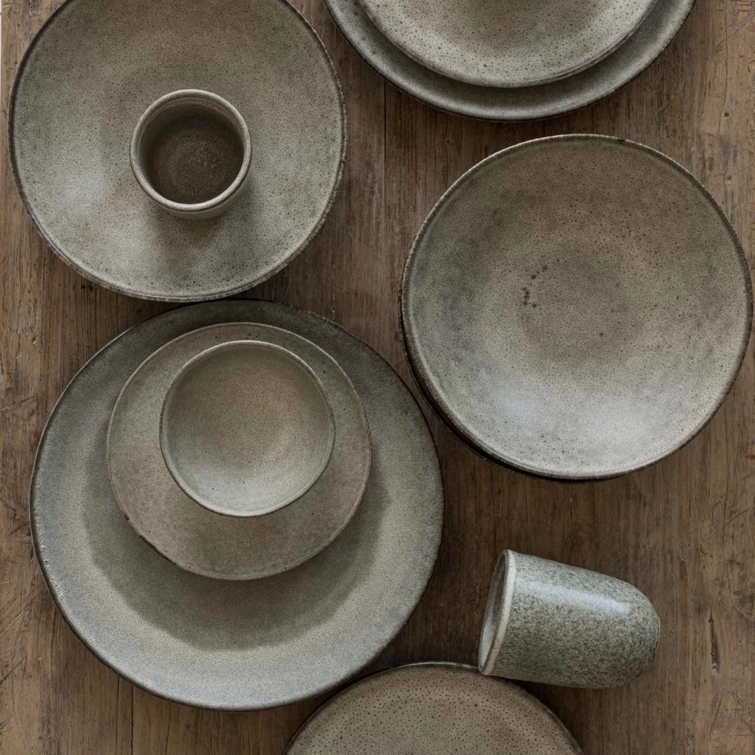 STONEWARE DINNER PLATE