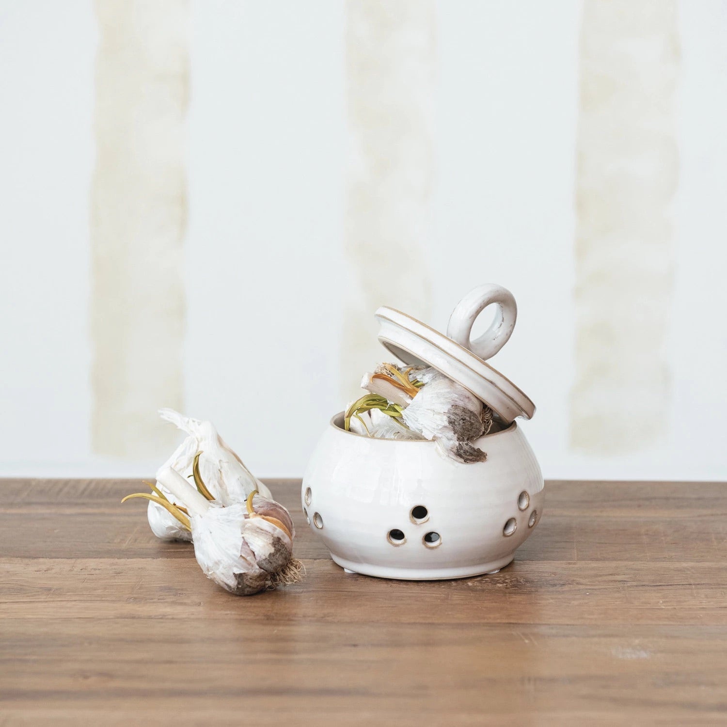 STONEWARE GARLIC KEEPER