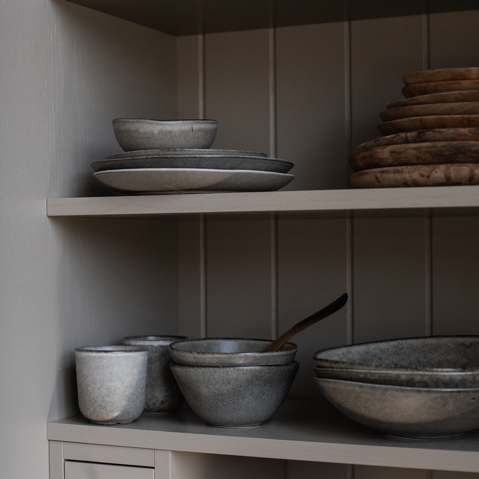 STONEWARE DINNER PLATE